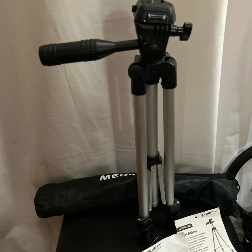 Merkury Innovations 50 Inch Camera/camcorder Tripod Carry Bag Instruction